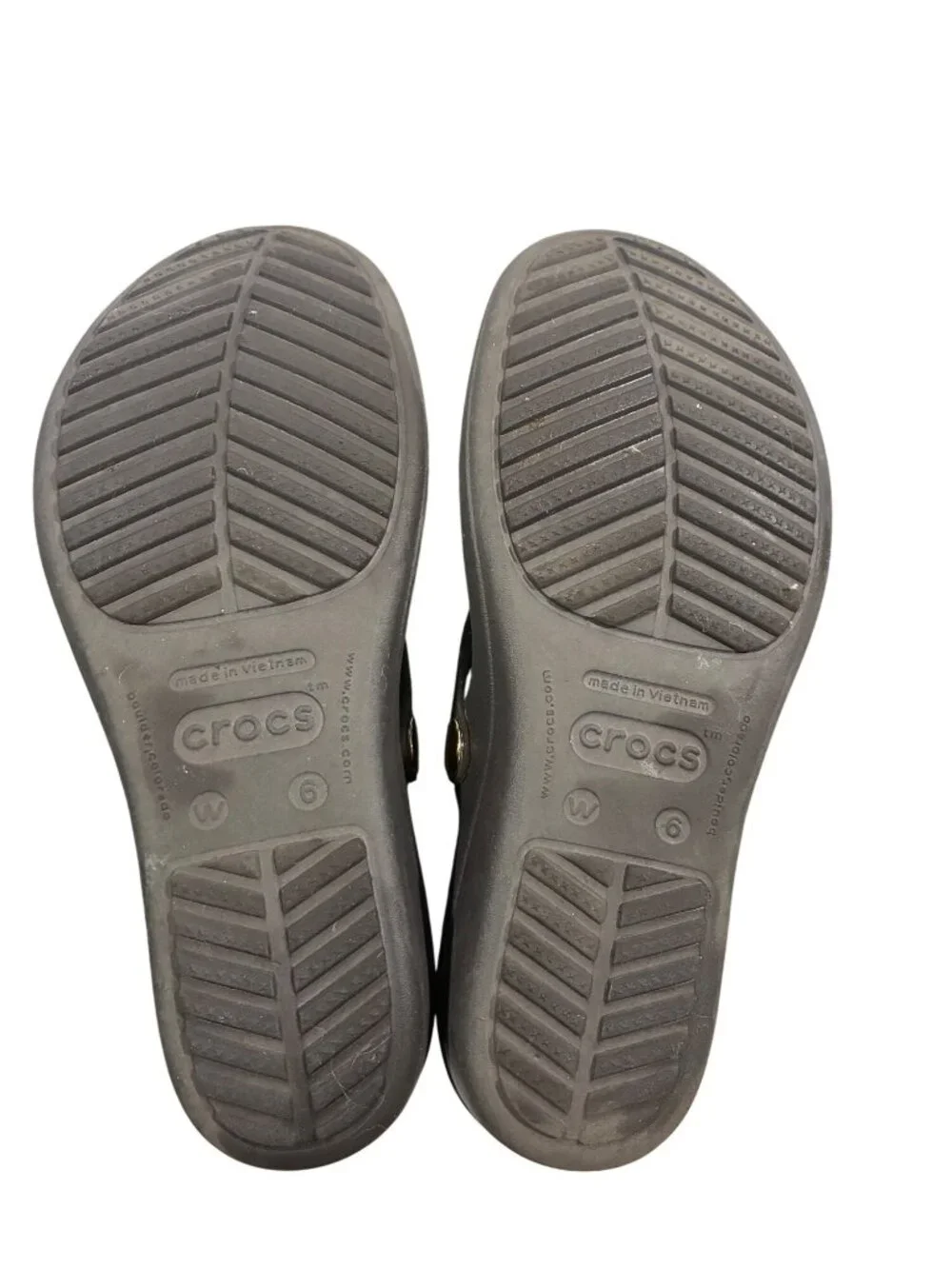 Crocs Sanrah Sandals Size 6 Brown thong Wedge With Gold Circle Medallion